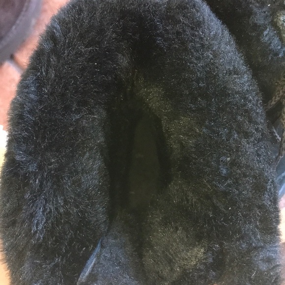 Ugg black leather sheepskin winter boots shoes size W9 - Picture 3 of 16